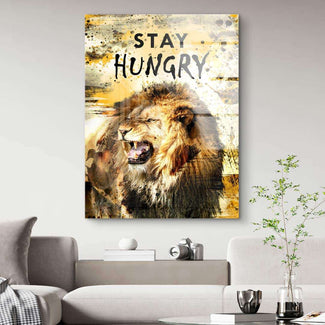 Modernes Wandbild mit brüllendem Löwen und Motivationsspruch Stay Hungry im Wohnzimmer