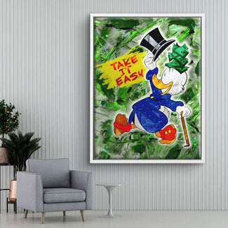 Modernes Wandbild mit Comic-Ente, Zylinder und Geldschein, Schriftzug 'Take it easy', Pop Art Stil, grüne Hintergrundstruktur.