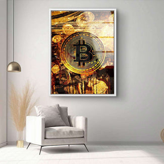 Moderne Wohnzimmer-Deko mit großem Bitcoin Wandbild in goldenen Tönen über Sessel