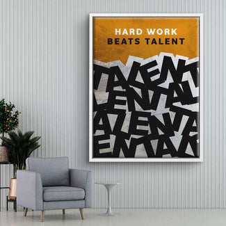 Modernes Wandbild mit Spruch 'Hard Work Beats Talent' in gelb-grauer Optik, Wohnzimmerdeko