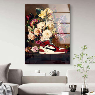 Modernes Wandbild mit rotem Sneaker und Rosen im Wohnzimmer, Pop Art Leinwandbild