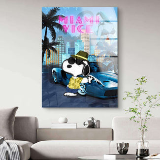 Modernes Wandbild mit Comic-Hund, Sportwagen, Palmen und Miami-Vice-Schriftzug im Wohnzimmer