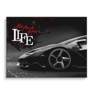 Motivationsbild auf Leinwand mit sportlichem Auto und Spruch 'Step up your life', moderne Kunst