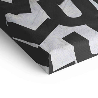 Nahaufnahme von Motivationsbild auf Leinwand mit großem schwarzen Schriftzug