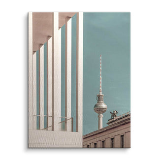 Modernes Wandbild mit Berliner Architektur, Fernsehturm und Säulen vor blauem Himmel