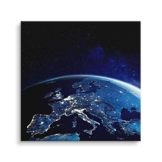 Wandbild mit Blick auf Europa bei Nacht aus dem Weltall, leuchtende Städte, moderne Kunst