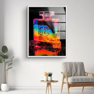 Modernes Wandbild mit buntem Parfümflakon im Wohnzimmer, Pop Art, Fashion Kunst