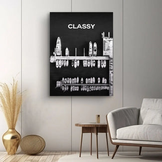 Modernes Wandbild mit Schwarz-Weiß-Motiv, Yachthafen von oben, Schriftzug CLASSY