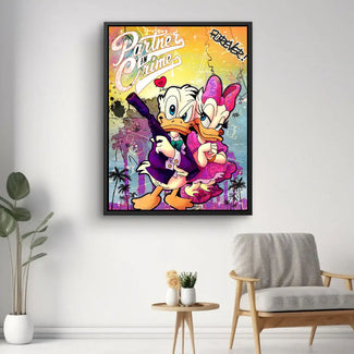 Buntes Wandbild mit zwei Comic-Enten im Gangster-Stil vor Palmen, Pop Art Design