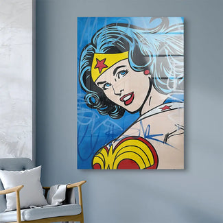 Pop Art Wandbild einer Comic-Frau mit blauem Hintergrund, modern und farbenfroh
