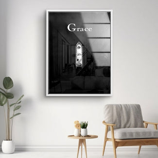 Modernes Wandbild in Schwarz-Weiß mit architektonischem Motiv und dem Schriftzug Grace