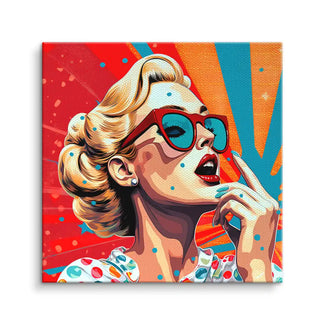Pop Art Wandbild einer Frau mit Sonnenbrille, blondem Haar und farbenfrohem Hintergrund