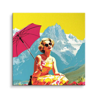 Pop Art Wandbild Frau mit Sonnenbrille und pinkem Schirm vor Bergkulisse