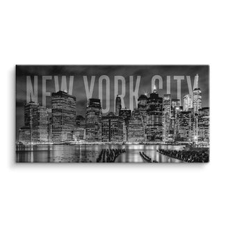 Schwarz-weiß Wandbild New York City Skyline bei Nacht mit Schriftzug, Kunstdruck modern