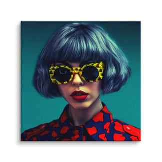Modernes Pop Art Wandbild mit Frau, Kurzhaarschnitt, gelber Sonnenbrille und bunter Bluse