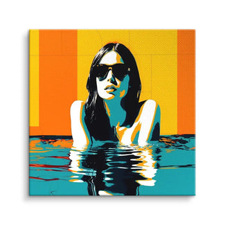 Pop Art Wandbild Frau mit Sonnenbrille im Pool, bunte Retro Farben, moderne Kunst
