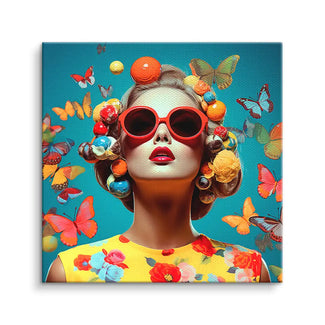 Frau mit Sonnenbrille, bunten Blumen im Haar und Schmetterlingen, sommerliches Wandbild