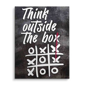 Motivierendes Wandbild Think Outside the Box mit Kreidetafel-Design und Tic-Tac-Toe-Grafik