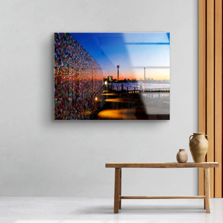 Modernes Wandbild mit buntem Mosaik, Sonnenuntergang und Fernsehturm auf Leinwand