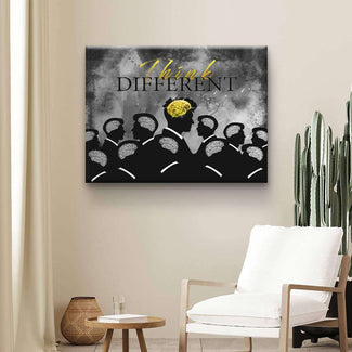 Modernes Wandbild mit Silhouetten, goldener Gehirn-Detail und Schriftzug 'Think Different'.