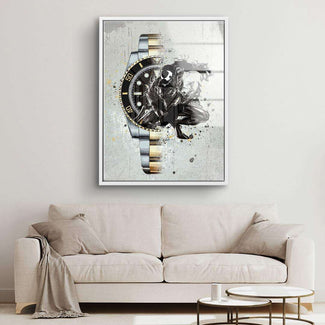 Modernes Wandbild mit Comic-Figur und Luxusuhr über Sofa im Wohnzimmer