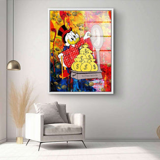 Pop Art Wandbild mit Comic-Ente, Geldsäcken und buntem Hintergrund im modernen Wohnzimmer