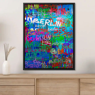 Modernes Wandbild mit bunten Berlin-Schriftzügen, urbanes Graffiti, Wohnzimmer-Deko