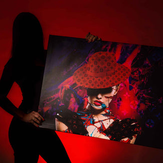 Modernes Wandbild einer Frau mit rotem Hut, abstrakte Kunst, leuchtende Farben