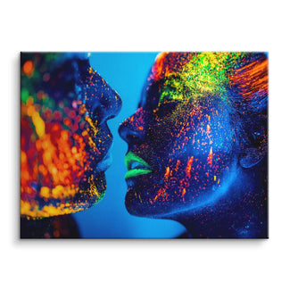 Leuchtendes Wandbild mit zwei Gesichtern in UV-Farben und abstrakter Neonkunst