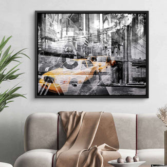 Modernes Wandbild mit New York Skyline, Brooklyn Bridge und gelbem Taxi im Wohnzimmer