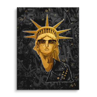 Modernes Wandbild mit goldener Freiheitsstatue, Sonnenbrille und Lederjacke auf dunklem Hintergrund