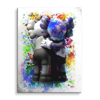 Wandbild mit zwei umarmenden Comic-Figuren vor buntem Spritzfarben-Hintergrund