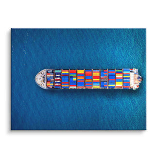Luftaufnahme Containerschiff mit bunten Containern auf blauem Meer als Wandbild